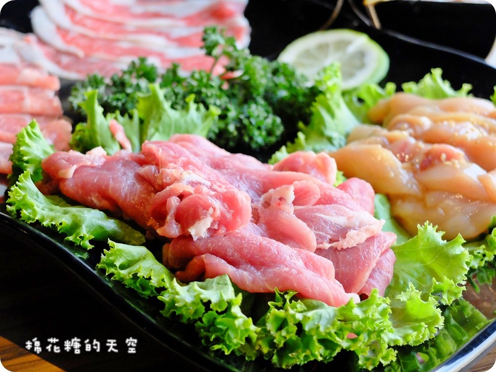 沙鹿火鍋‖驛庭鍋物超誇張！豪華頂級海陸套餐～龍蝦、生蠔通通有！溫體豬切片煮火鍋～口感真是棒！