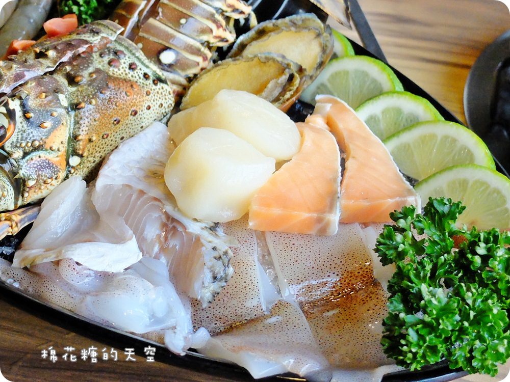 沙鹿火鍋‖驛庭鍋物超誇張！豪華頂級海陸套餐～龍蝦、生蠔通通有！溫體豬切片煮火鍋～口感真是棒！