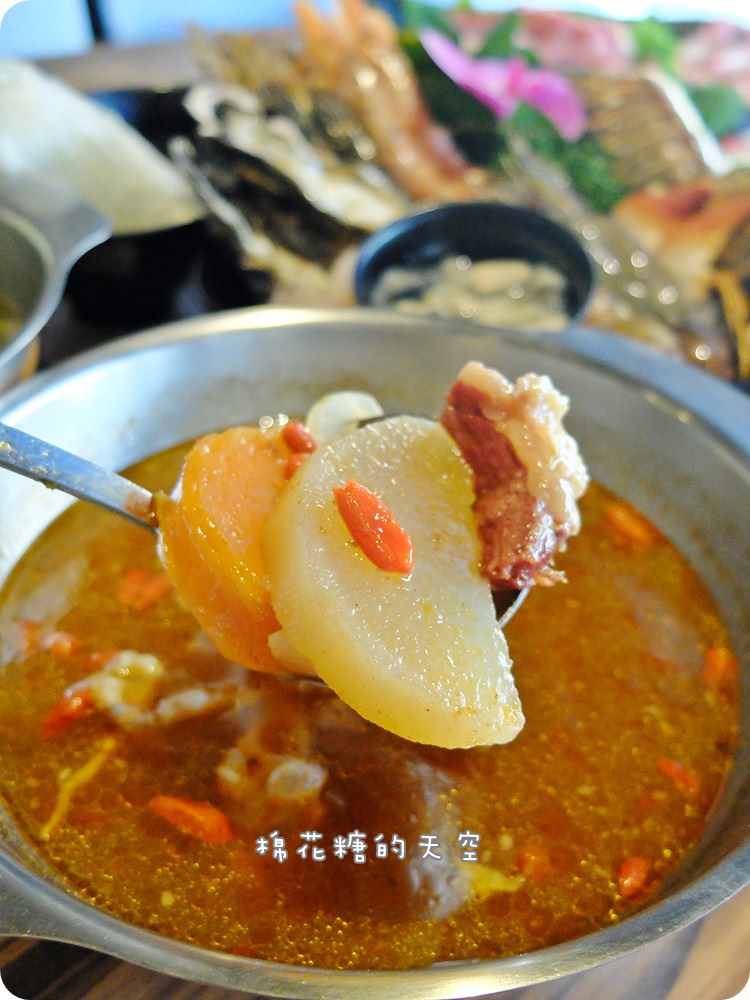 沙鹿火鍋‖驛庭鍋物超誇張！豪華頂級海陸套餐～龍蝦、生蠔通通有！溫體豬切片煮火鍋～口感真是棒！