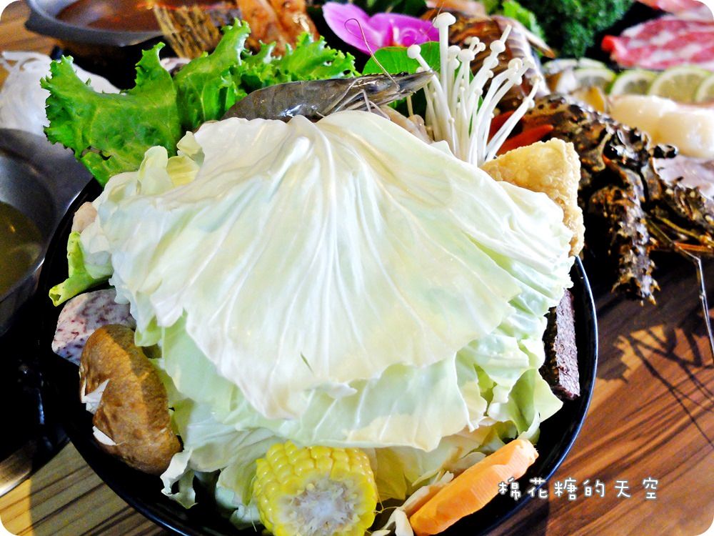 沙鹿火鍋‖驛庭鍋物超誇張！豪華頂級海陸套餐～龍蝦、生蠔通通有！溫體豬切片煮火鍋～口感真是棒！
