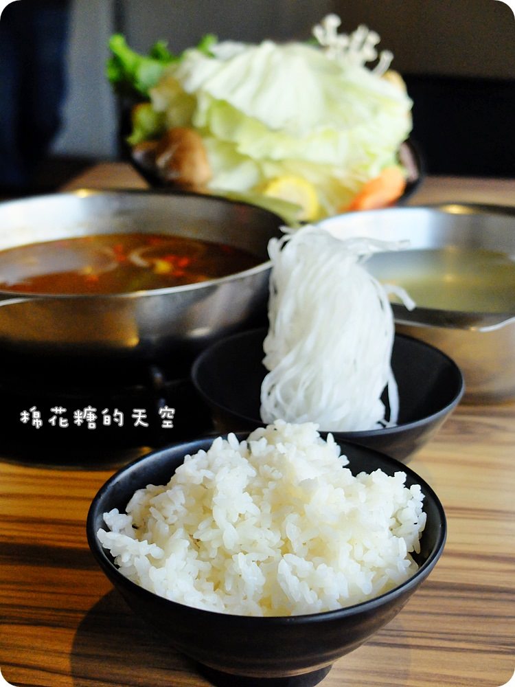 沙鹿火鍋‖驛庭鍋物超誇張！豪華頂級海陸套餐～龍蝦、生蠔通通有！溫體豬切片煮火鍋～口感真是棒！