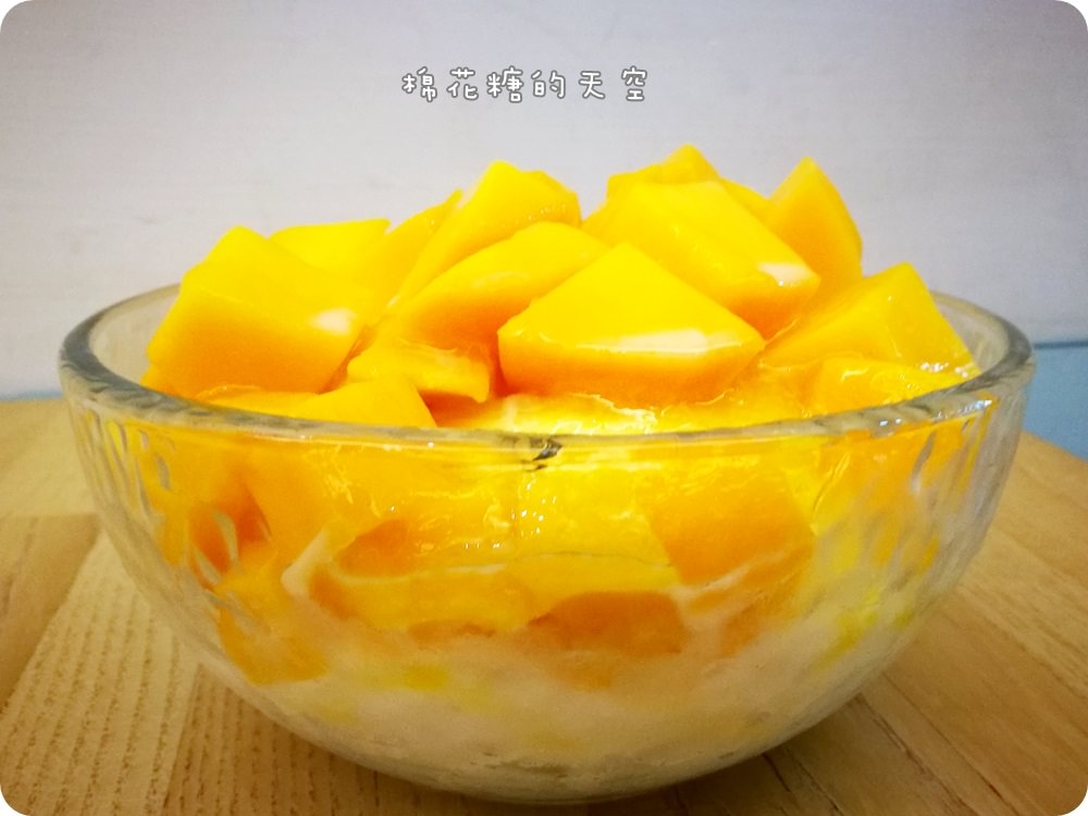 台中芒果冰‖美村路上蒝紅綵芒果冰上市啦！黃澄澄的愛文芒果超好吃，傳統挫冰也美味唷！