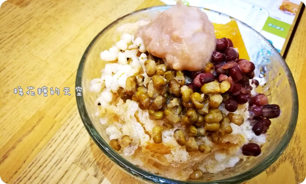 台中芒果冰‖美村路上蒝紅綵芒果冰上市啦！黃澄澄的愛文芒果超好吃，傳統挫冰也美味唷！