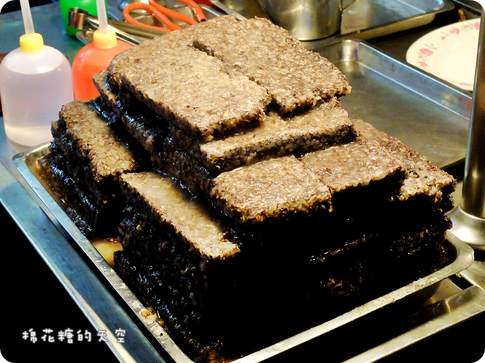 嘉義美食|隱藏版文化路夜市碳烤攤～小陸碳烤，要買先搶號碼牌！必點米血超好吃～(2019.12分店出現囉