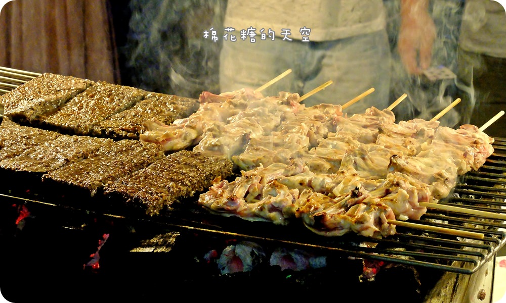 嘉義美食|隱藏版文化路夜市碳烤攤～小陸碳烤，要買先搶號碼牌！必點米血超好吃～(2019.12分店出現囉