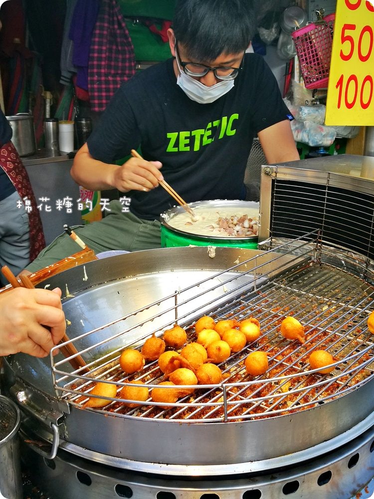 豐原廟東夜市排隊美食-菱角酥，現買現做吃最美味！外酥內香啊～
