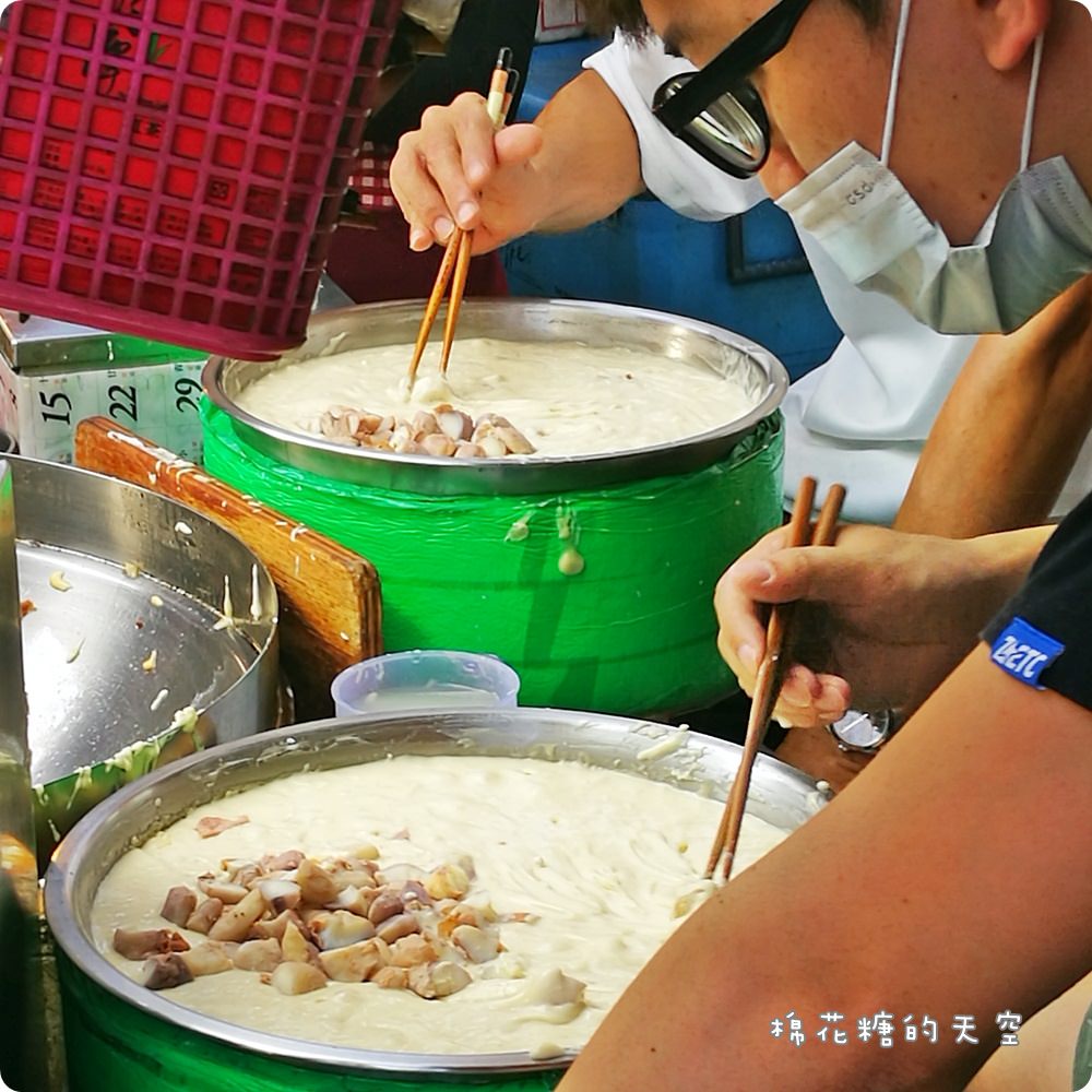 豐原廟東夜市排隊美食-菱角酥，現買現做吃最美味！外酥內香啊～