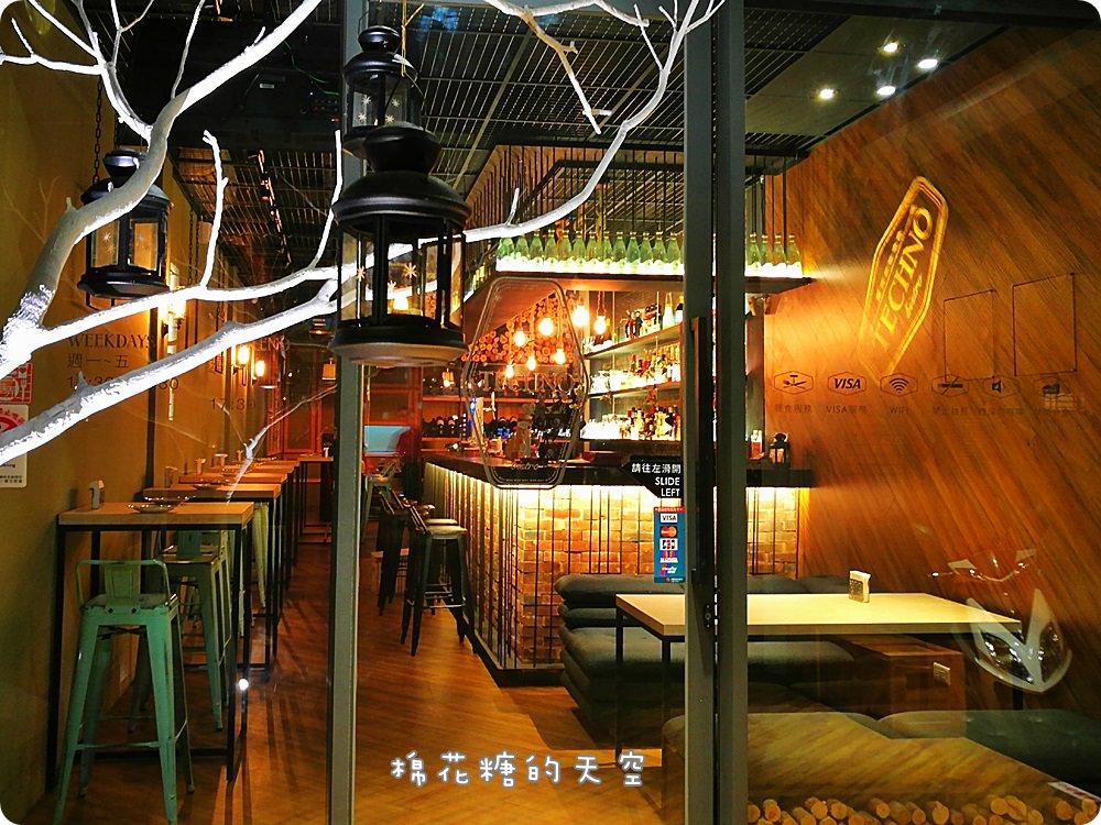 台中餐酒館‖鐵克諾餐酒館慵懶氣氛大爆表!九點一到變身英式工業風酒吧~
