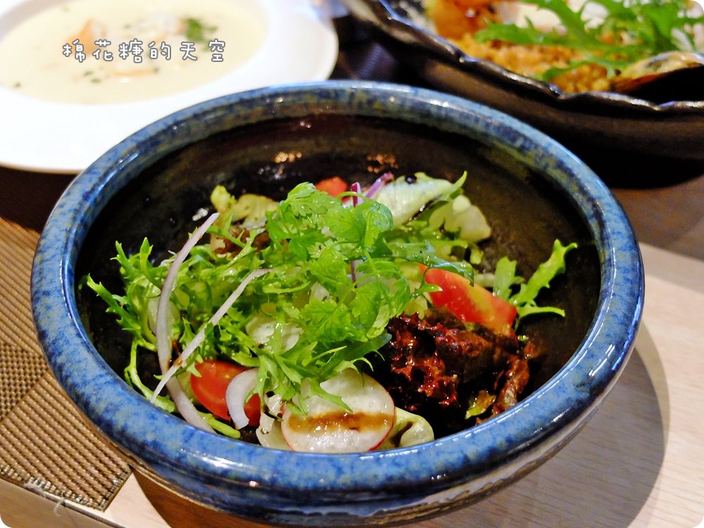 台中餐酒館‖鐵克諾餐酒館慵懶氣氛大爆表!九點一到變身英式工業風酒吧~