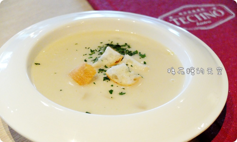 台中餐酒館‖鐵克諾餐酒館慵懶氣氛大爆表!九點一到變身英式工業風酒吧~