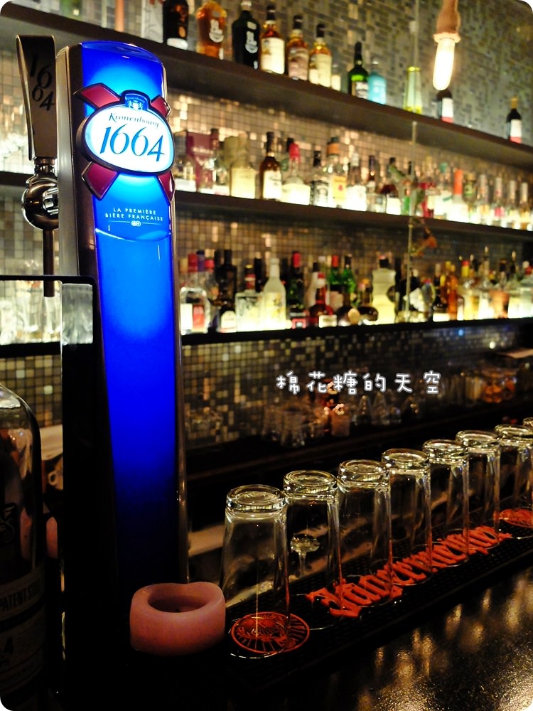 台中餐酒館‖鐵克諾餐酒館慵懶氣氛大爆表!九點一到變身英式工業風酒吧~