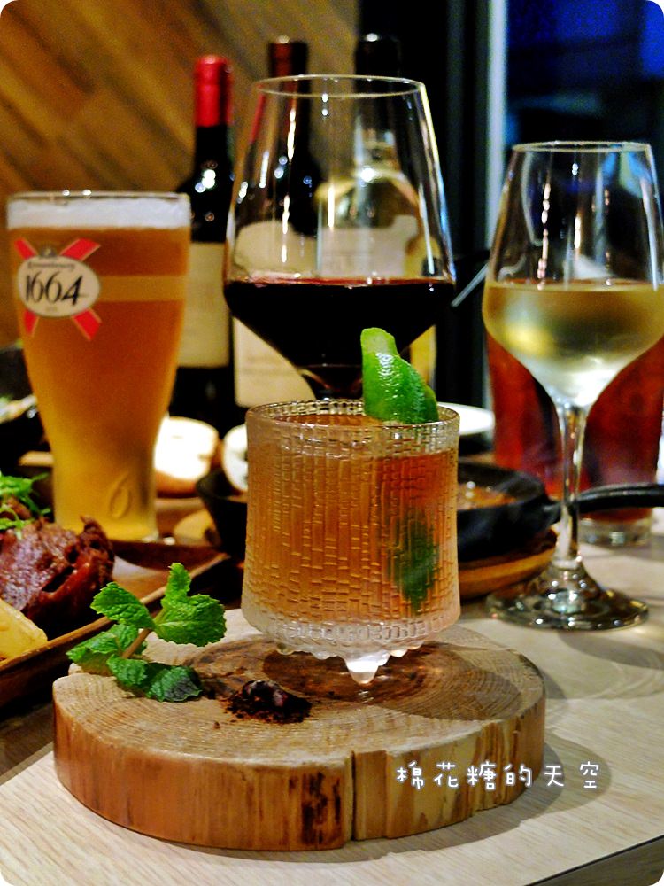 台中餐酒館‖鐵克諾餐酒館慵懶氣氛大爆表!九點一到變身英式工業風酒吧~