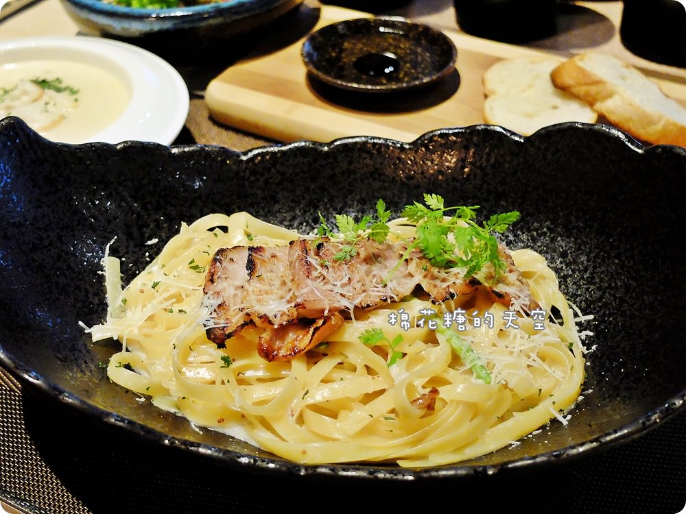 台中餐酒館‖鐵克諾餐酒館慵懶氣氛大爆表!九點一到變身英式工業風酒吧~