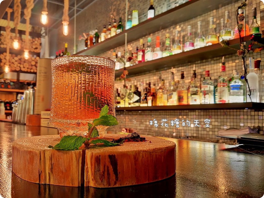 台中餐酒館‖鐵克諾餐酒館慵懶氣氛大爆表!九點一到變身英式工業風酒吧~