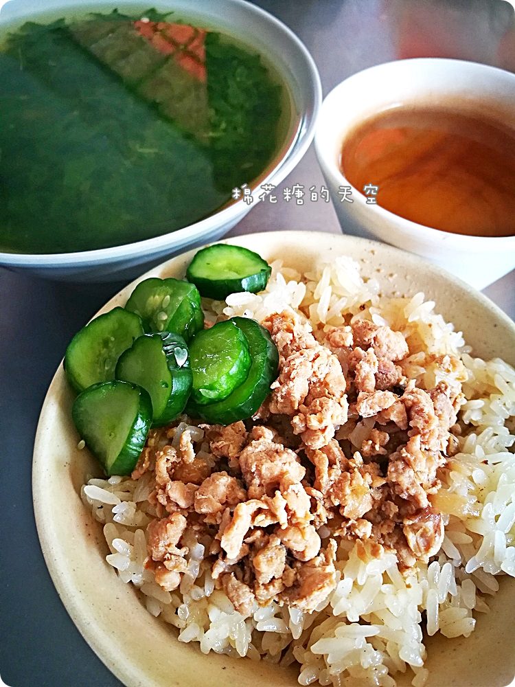 台中第五市場|從小吃到大的狀元米糕~柴魚湯免費喝，現在還有台中才有的麻薏喔！