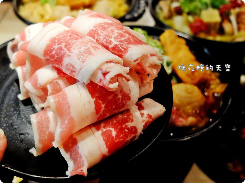 台中逢甲‖那個鍋裡一個人吃麻辣鍋也沒問題！外面吃不到的狂野泡椒鍋～酸酸辣辣直沖腦門！
