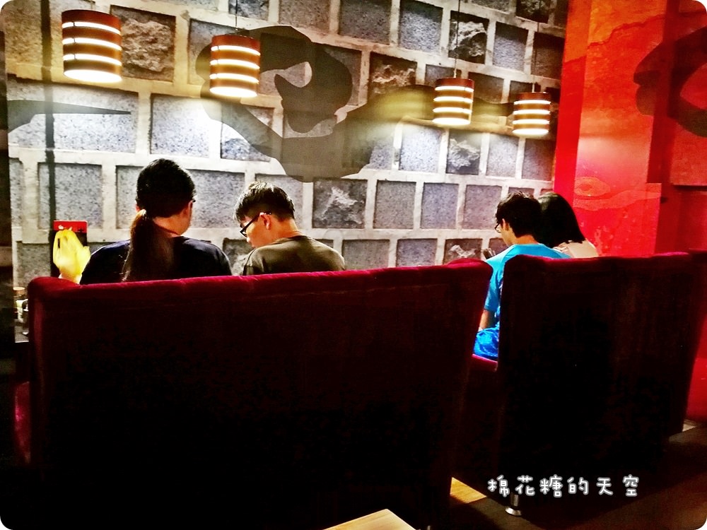 台中逢甲‖那個鍋裡一個人吃麻辣鍋也沒問題！外面吃不到的狂野泡椒鍋～酸酸辣辣直沖腦門！