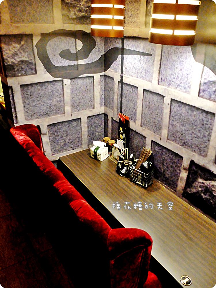 台中逢甲‖那個鍋裡一個人吃麻辣鍋也沒問題！外面吃不到的狂野泡椒鍋～酸酸辣辣直沖腦門！