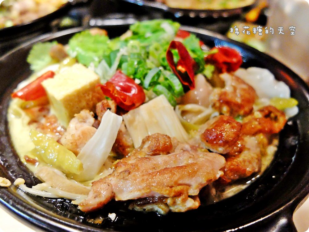 台中逢甲‖那個鍋裡一個人吃麻辣鍋也沒問題！外面吃不到的狂野泡椒鍋～酸酸辣辣直沖腦門！
