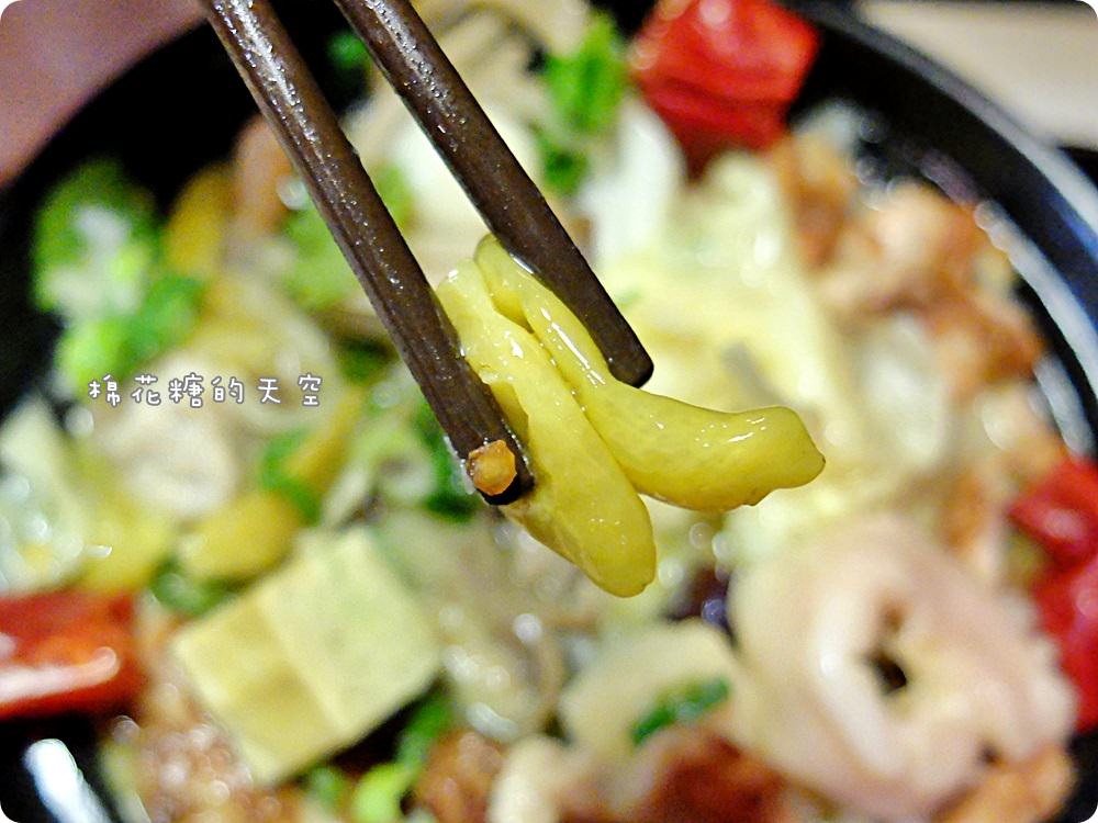 台中逢甲‖那個鍋裡一個人吃麻辣鍋也沒問題！外面吃不到的狂野泡椒鍋～酸酸辣辣直沖腦門！