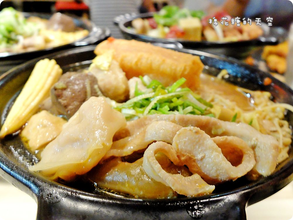 台中逢甲‖那個鍋裡一個人吃麻辣鍋也沒問題！外面吃不到的狂野泡椒鍋～酸酸辣辣直沖腦門！