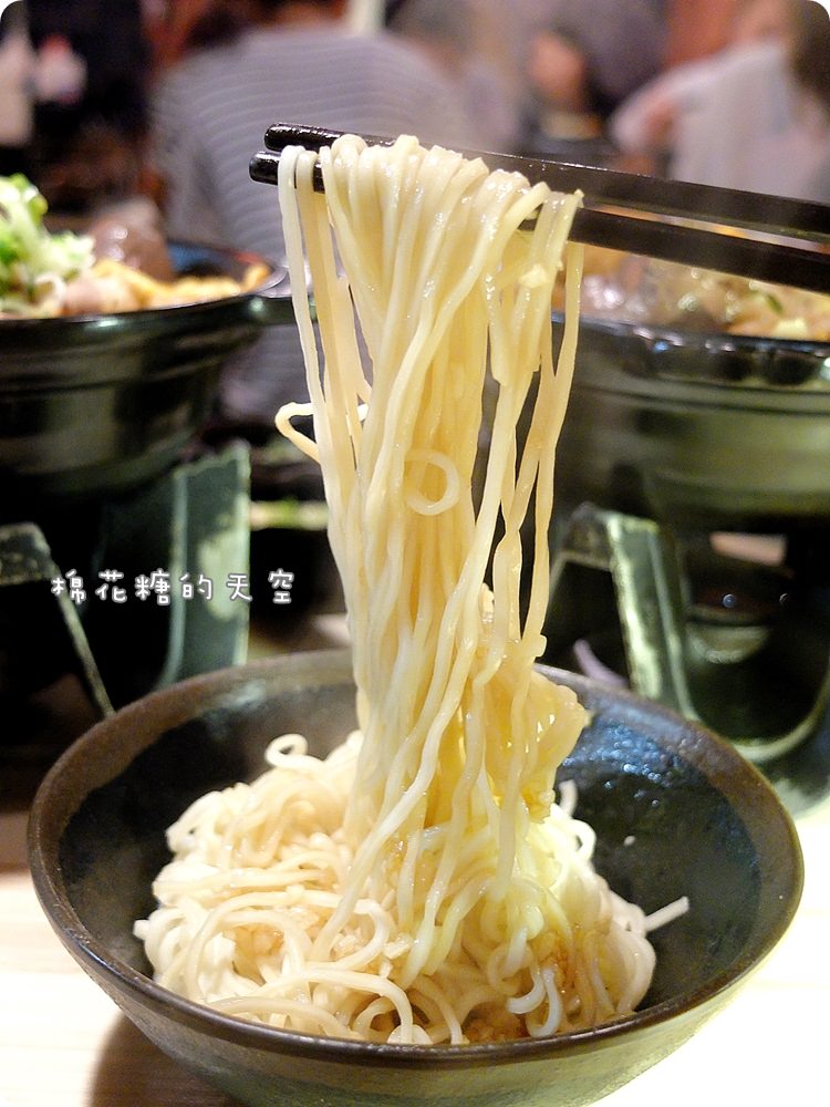 台中逢甲‖那個鍋裡一個人吃麻辣鍋也沒問題！外面吃不到的狂野泡椒鍋～酸酸辣辣直沖腦門！