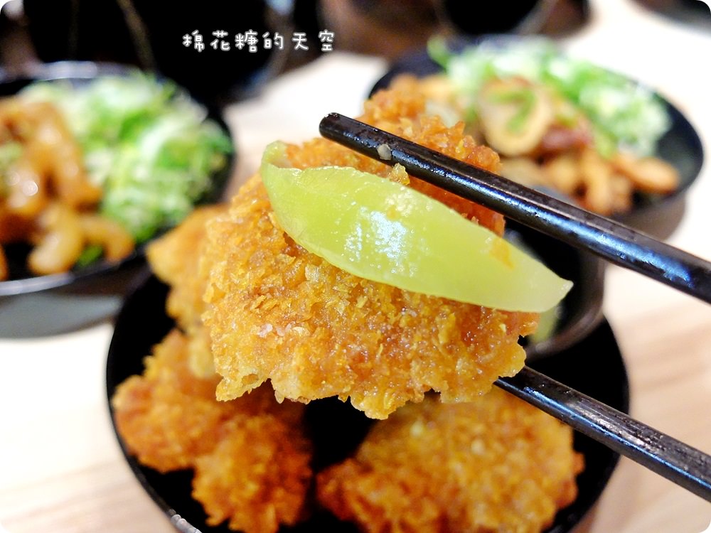 台中逢甲‖那個鍋裡一個人吃麻辣鍋也沒問題！外面吃不到的狂野泡椒鍋～酸酸辣辣直沖腦門！