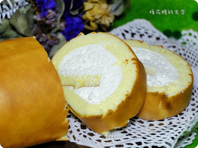 《台中美食》日本電視冠軍監製北海道生乳捲就在台中馥漫麵包花園！入口即化的鮮奶油、日本麵粉製作的輕柔麵包～每一口都是感動啊！