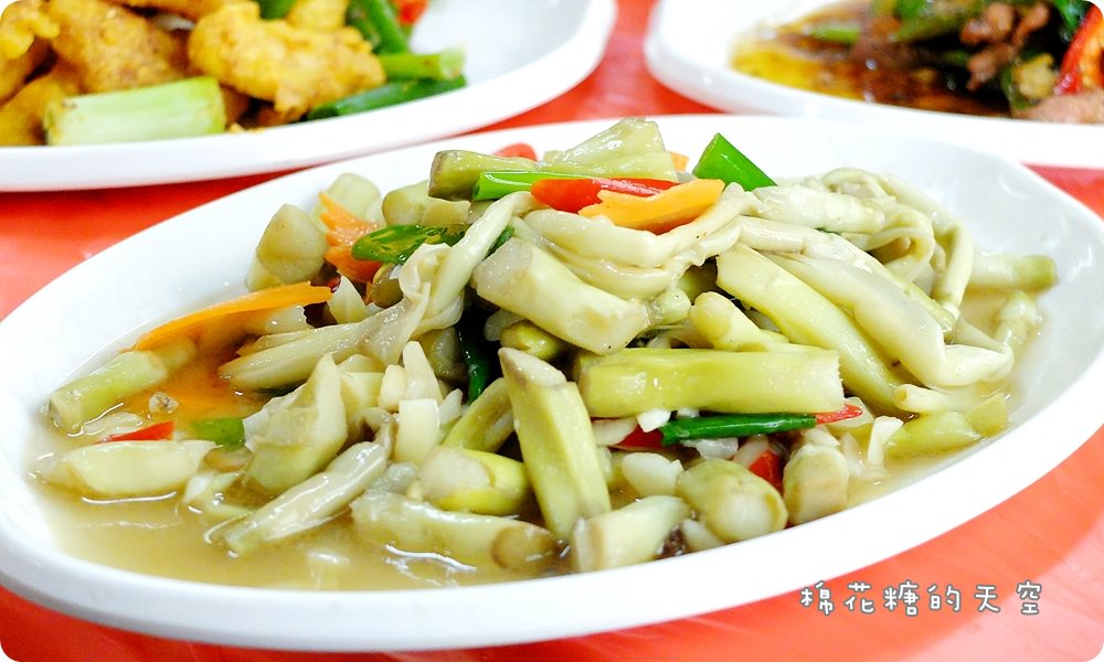 竹山紫南宮美食‖陳記甕缸雞味香皮超脆～亮晶晶焦糖色澤太誘人啦