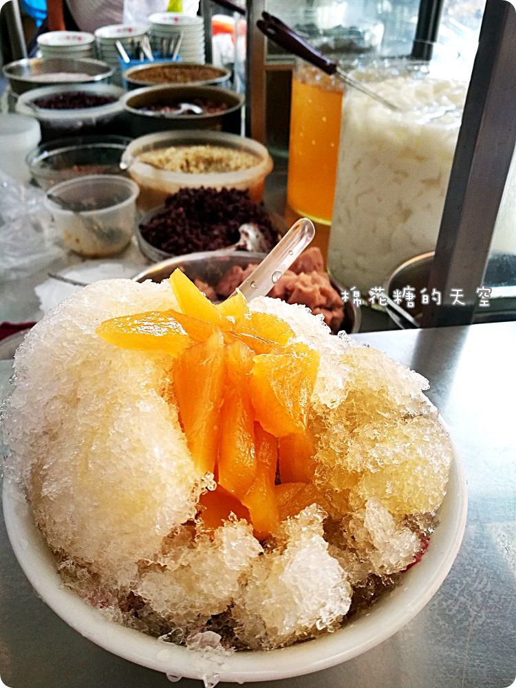 台中第五市場吃剉冰～鳳梨、粉圓、米苔目傳統剉冰最消暑，味香麵攤