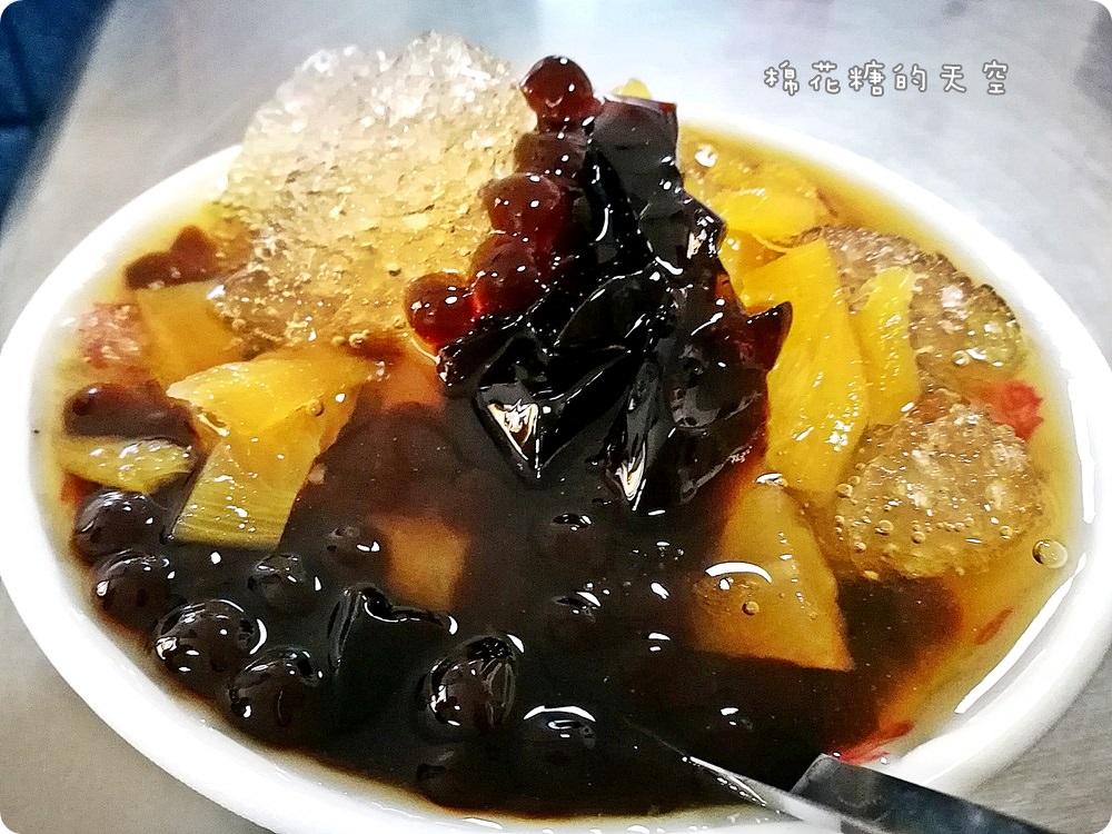 台中第五市場吃剉冰～鳳梨、粉圓、米苔目傳統剉冰最消暑，味香麵攤