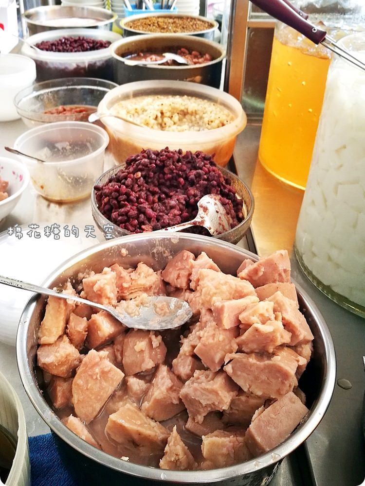 台中第五市場吃剉冰～鳳梨、粉圓、米苔目傳統剉冰最消暑，味香麵攤