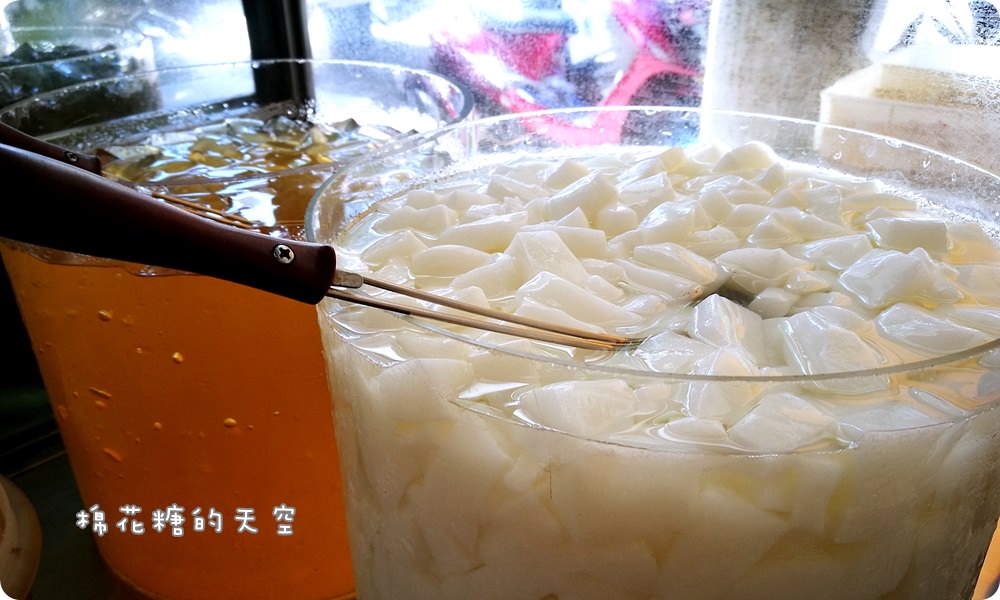 台中第五市場吃剉冰～鳳梨、粉圓、米苔目傳統剉冰最消暑，味香麵攤