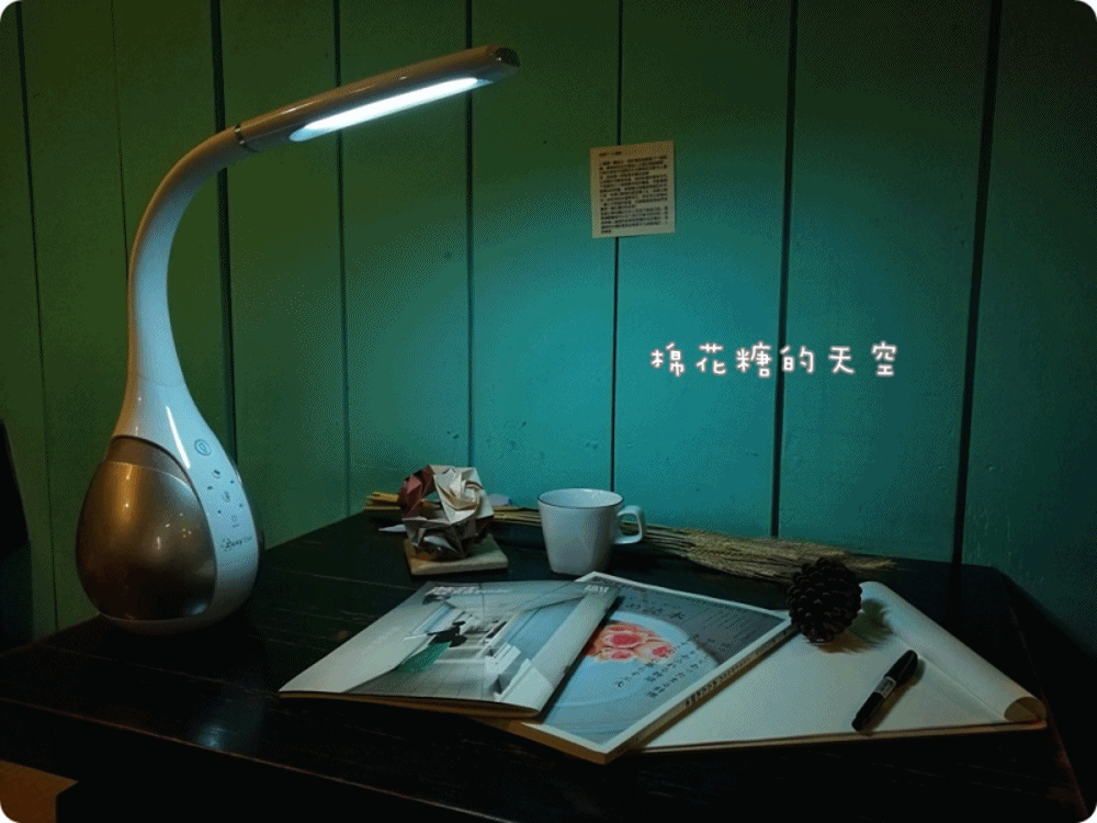 會說話的人工智慧檯燈Eden~點歌、翻譯、說故事樣樣行，德國樂視達 Luxy Star人工智慧 LED 伴讀護眼檯燈