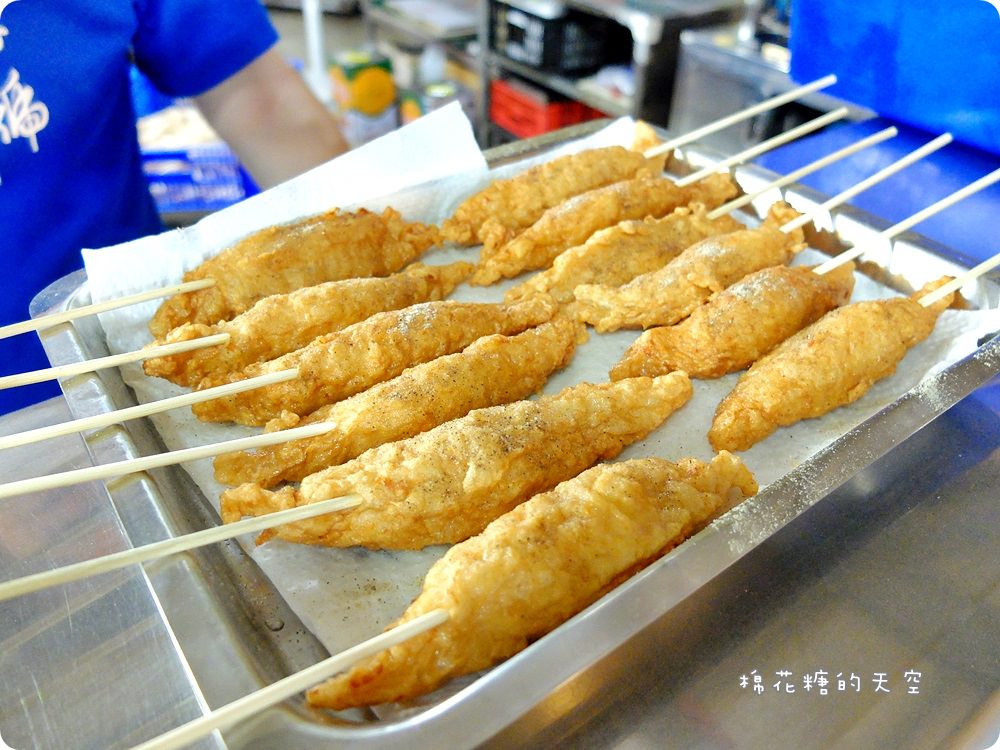 東港美食推薦||華僑市場必吃瑞字號現炸旗魚黑輪裡面有驚喜喔！