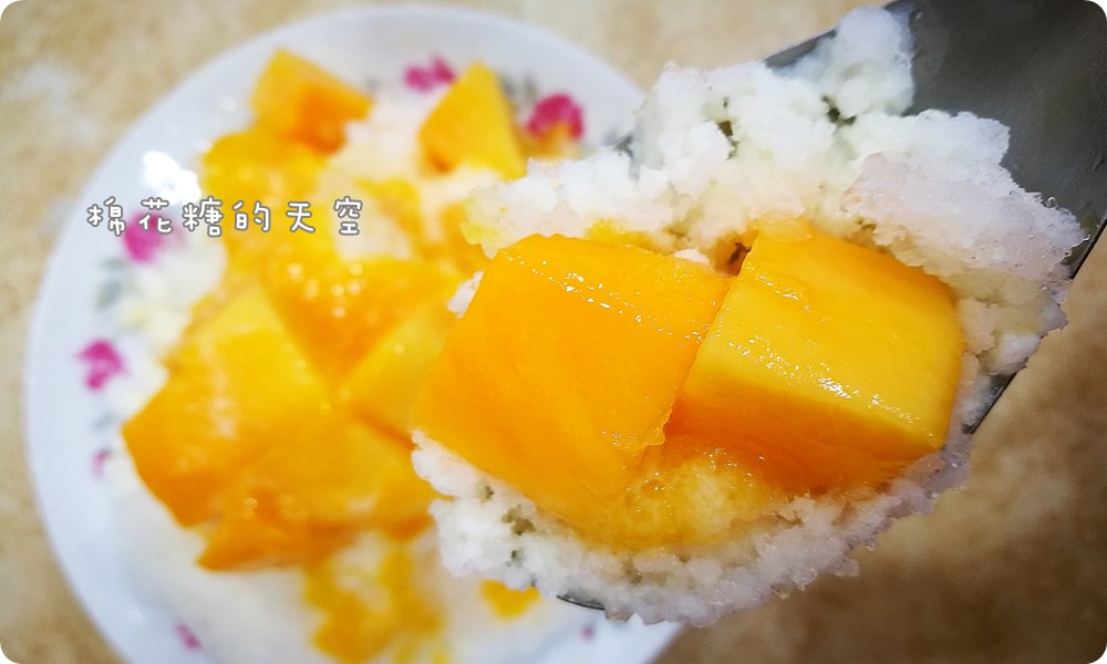 龍川冰果室芒果冰上市囉！外加一份手工果醬吐司好好味，近台中日新戲院