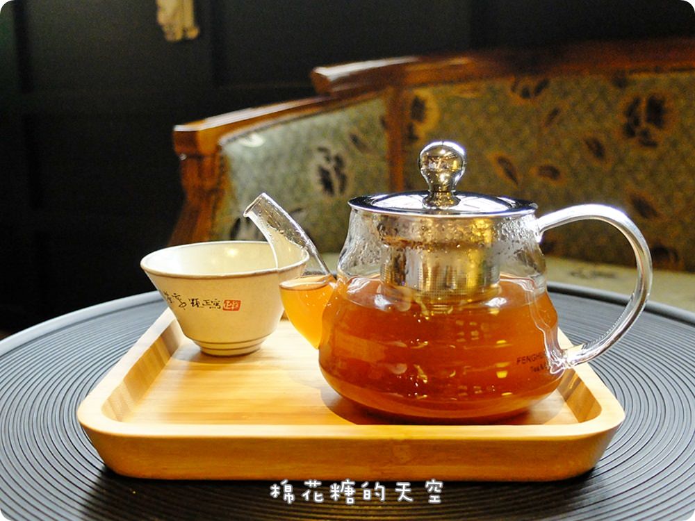 上海風咖啡廳在大里，亨利貞外帶好咖啡比小七還平價！