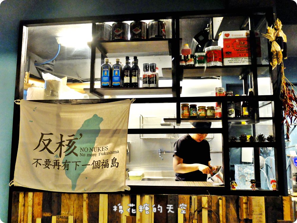一中街巷弄早午餐-壹柒手作早午餐超大魚排漢堡一手握不住，泰式奶茶必點！