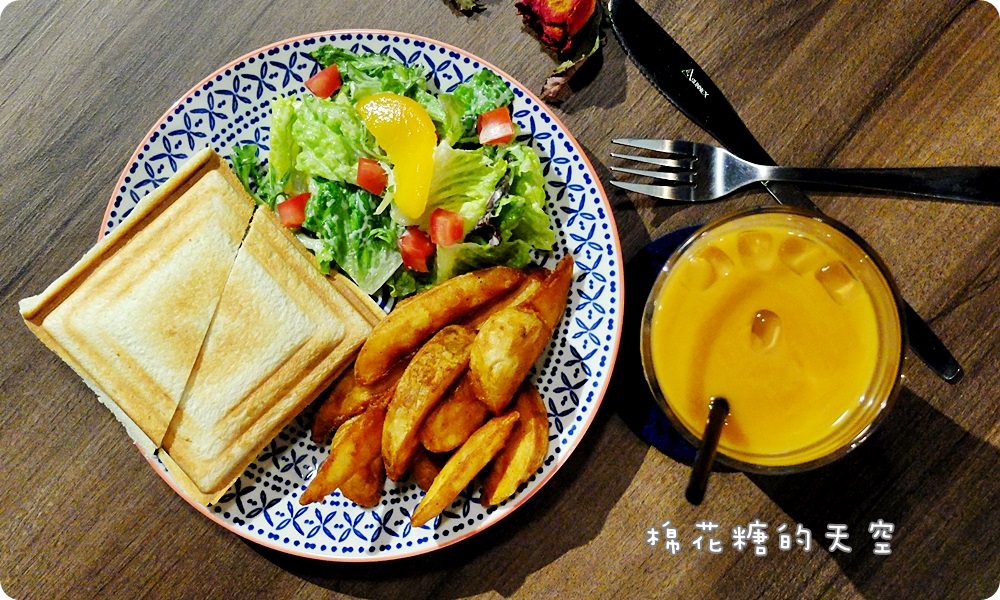 一中街巷弄早午餐-壹柒手作早午餐超大魚排漢堡一手握不住，泰式奶茶必點！