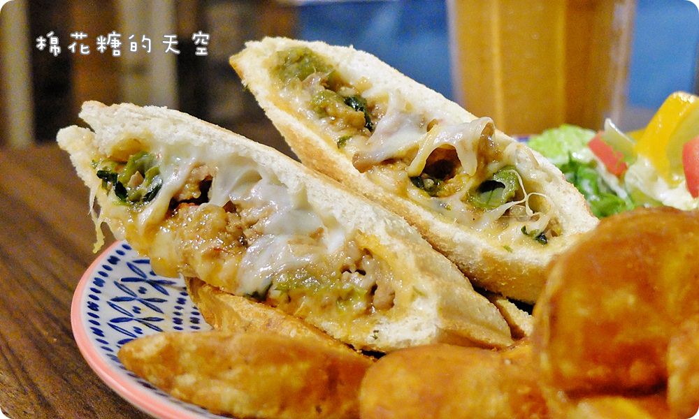 一中街巷弄早午餐-壹柒手作早午餐超大魚排漢堡一手握不住，泰式奶茶必點！