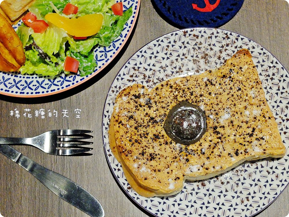 一中街巷弄早午餐-壹柒手作早午餐超大魚排漢堡一手握不住，泰式奶茶必點！