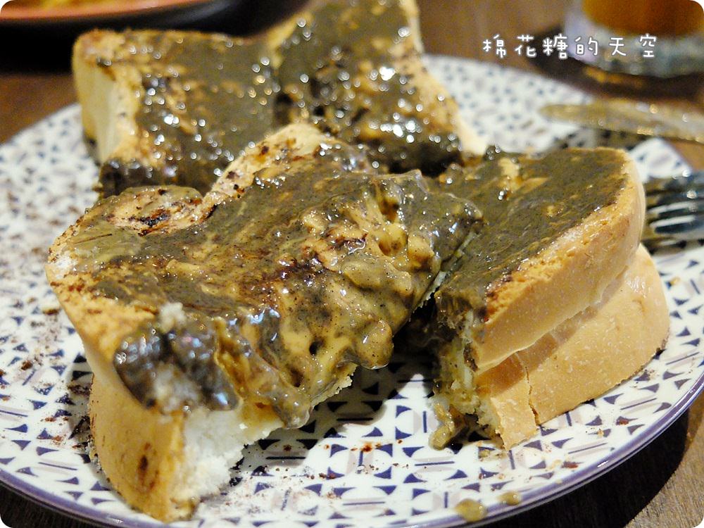 一中街巷弄早午餐-壹柒手作早午餐超大魚排漢堡一手握不住，泰式奶茶必點！