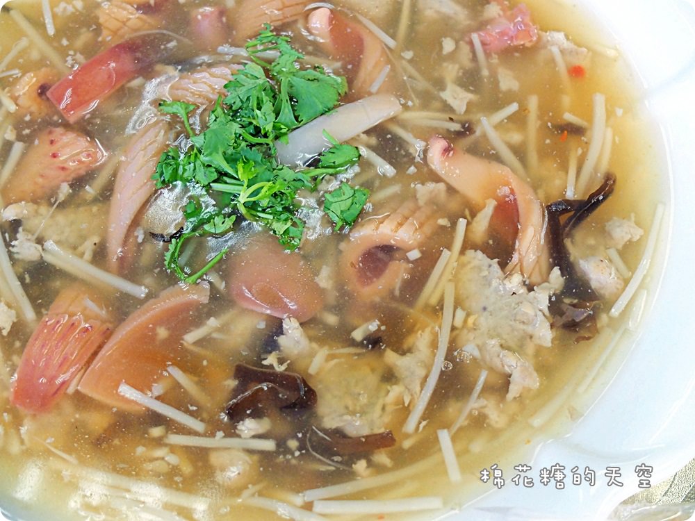 鹿港小吃美食吃透透不用東奔西跑，阿道蝦猴酥幫你“傳”一桌排隊美食