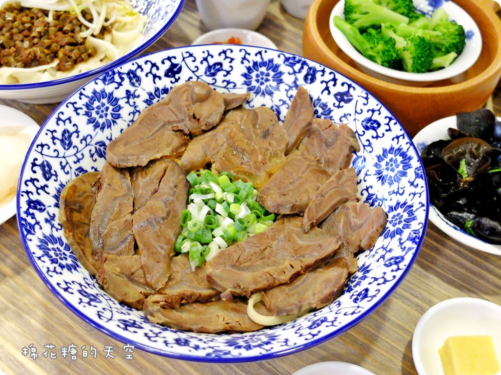 草悟道週邊五星級老阿太麵館，湖南剁椒、川味紅油超香超夠味