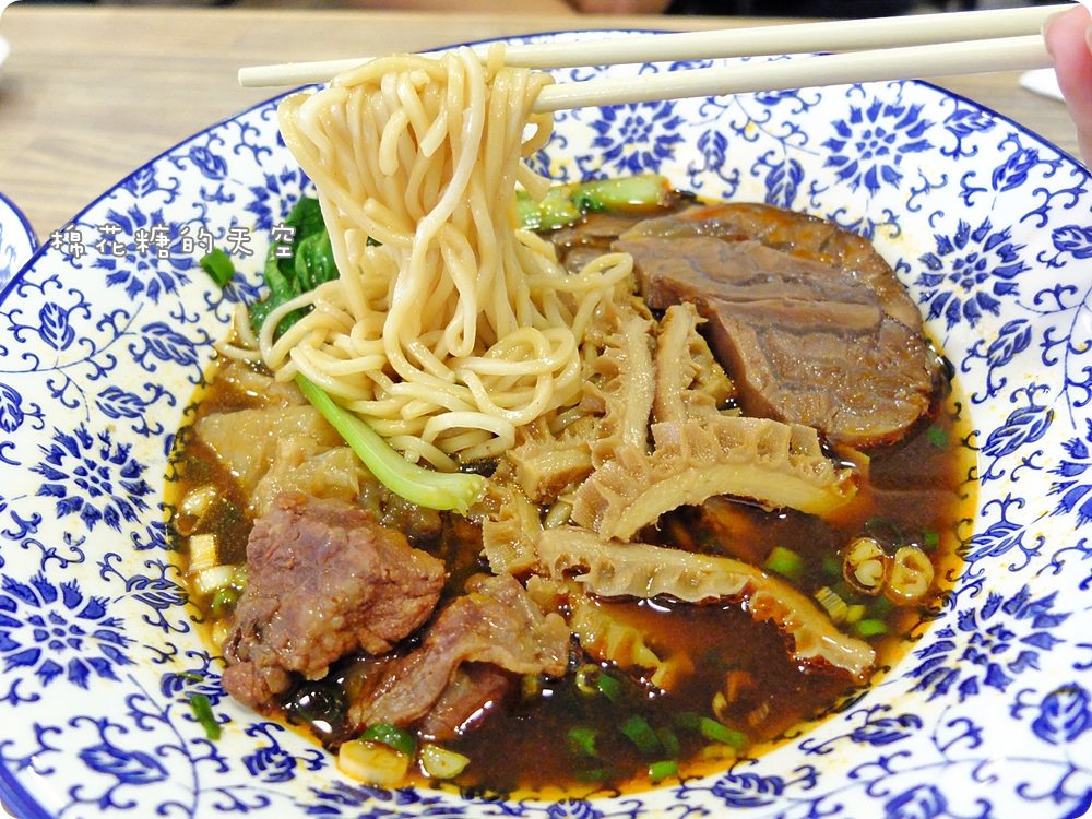 草悟道週邊五星級老阿太麵館，湖南剁椒、川味紅油超香超夠味