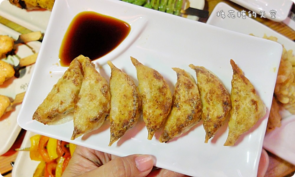 一秒來到日本屋台～高知名物三代目安兵衛，招牌煎餃皮薄又脆～極品啊！SOGO