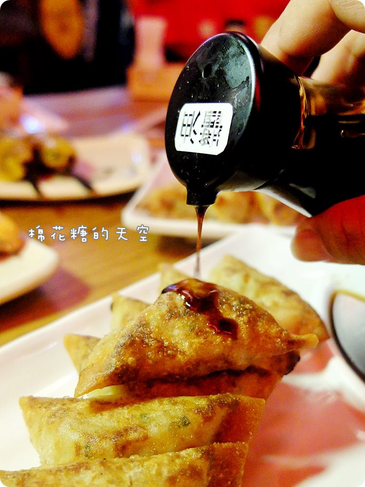 一秒來到日本屋台～高知名物三代目安兵衛，招牌煎餃皮薄又脆～極品啊！SOGO