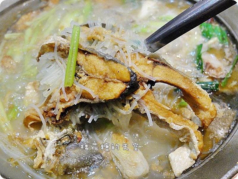 台中大里人氣好吃快炒店-漁人料理屋，全新用餐環境又大又舒服，多種美味料理新鮮又好吃～大推避風塘大沙公！