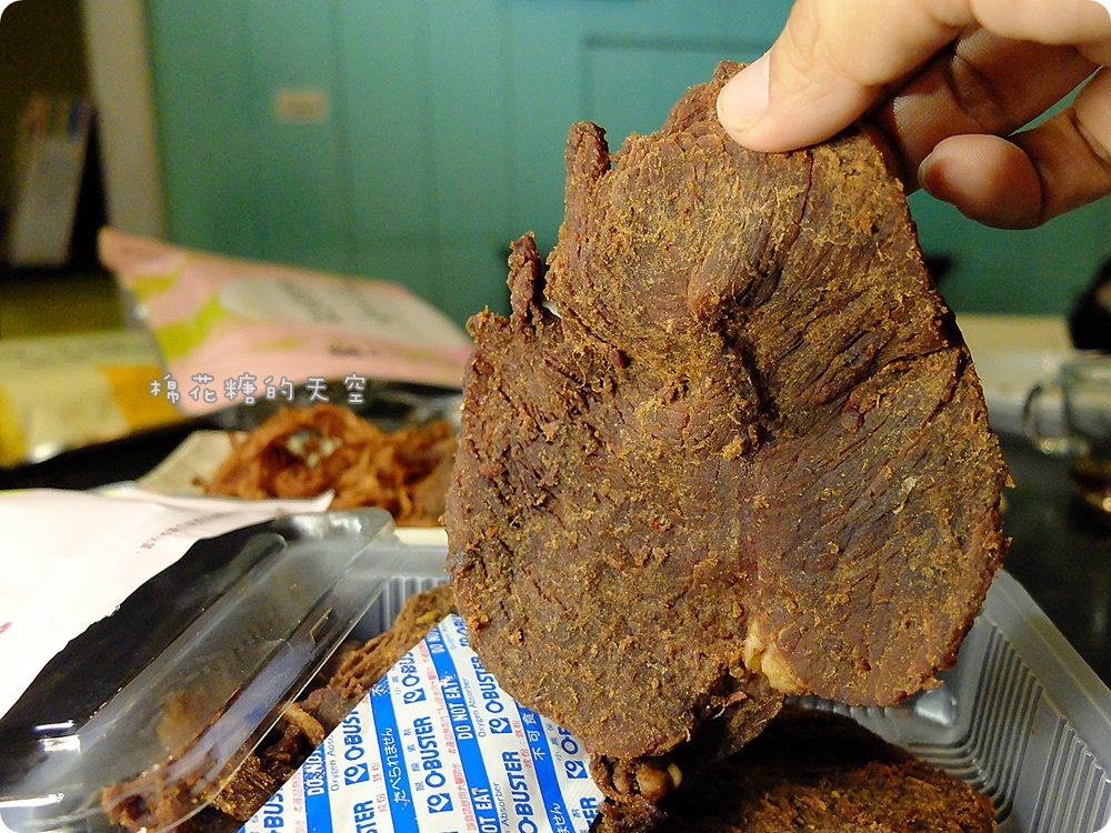 台中伴手禮推薦-源味香肉干，獨創避風塘酥肉紙連香港人都流口水，中秋送禮最佳選擇