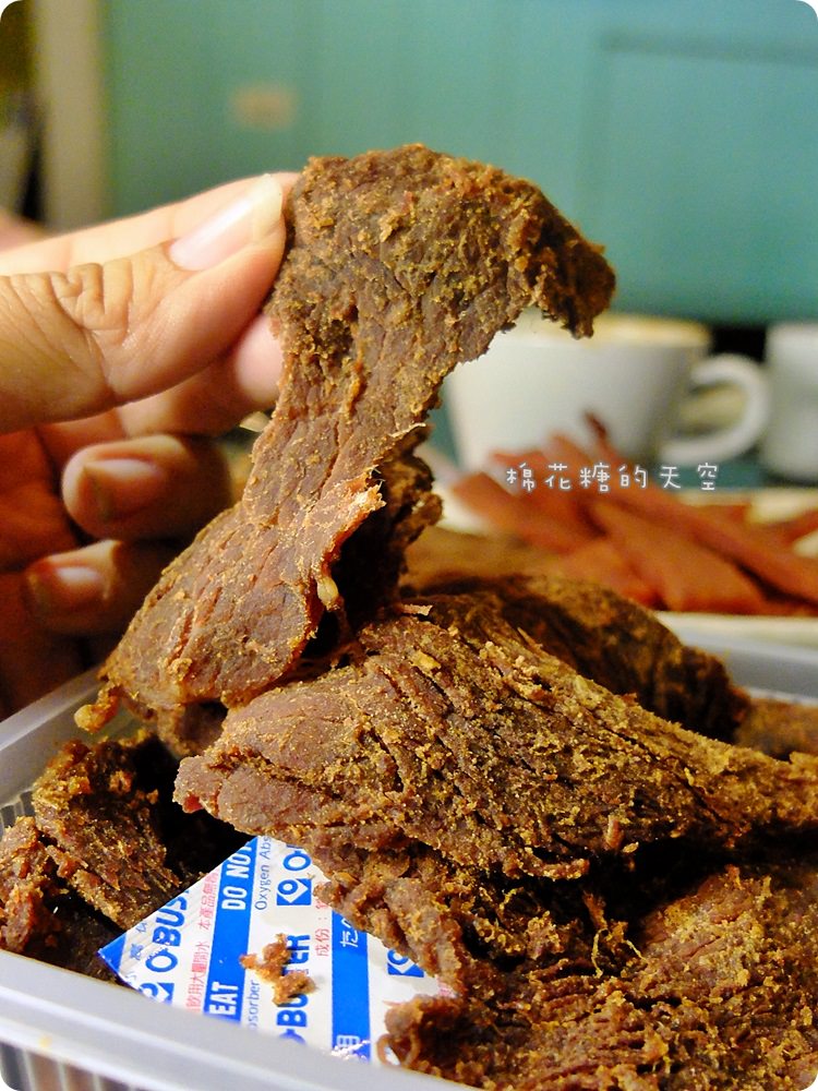 台中伴手禮推薦-源味香肉干，獨創避風塘酥肉紙連香港人都流口水，中秋送禮最佳選擇